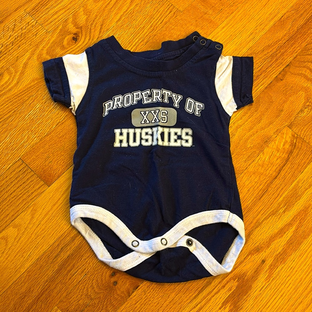 UCONN Huskies Short Sleeve Bodysuit
